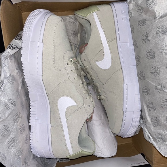 Nike Air force 1 Pixels Women’s - Picture 2 of 5